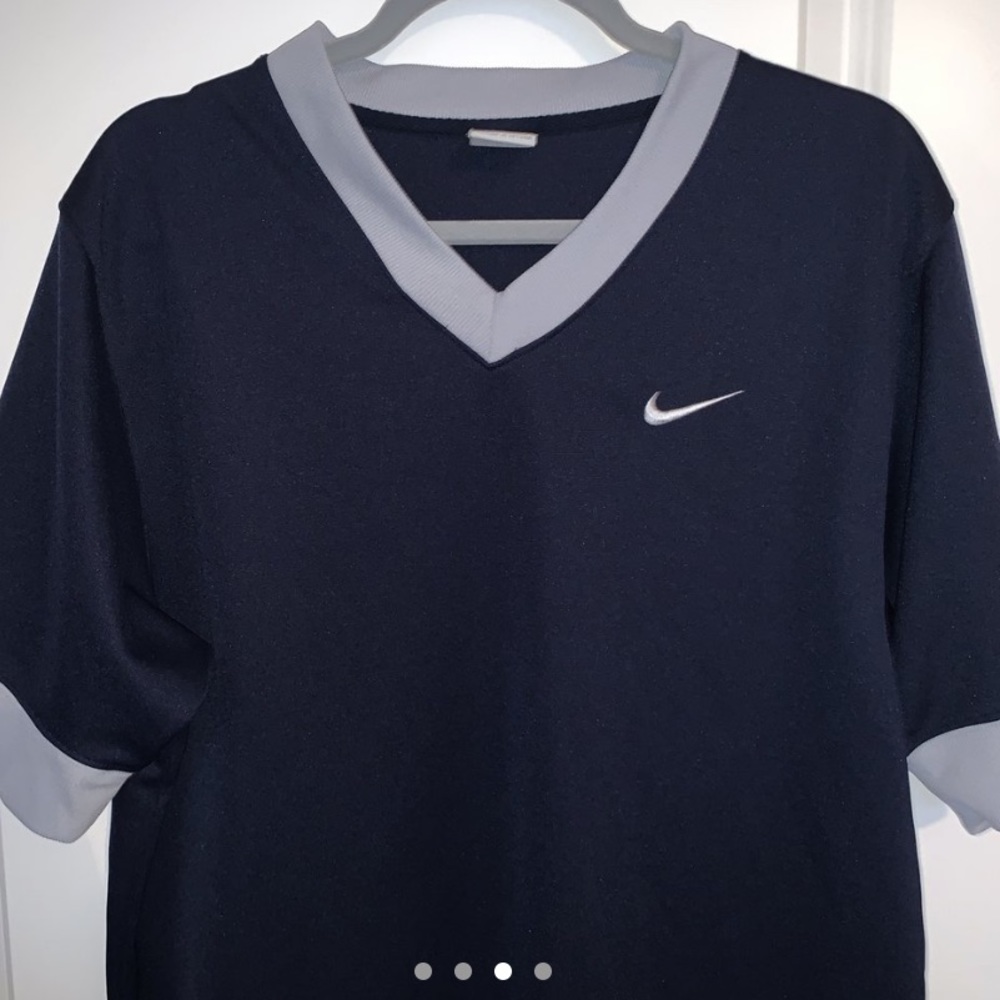 Vintage Nike V-neck Jersey Tee

9/10